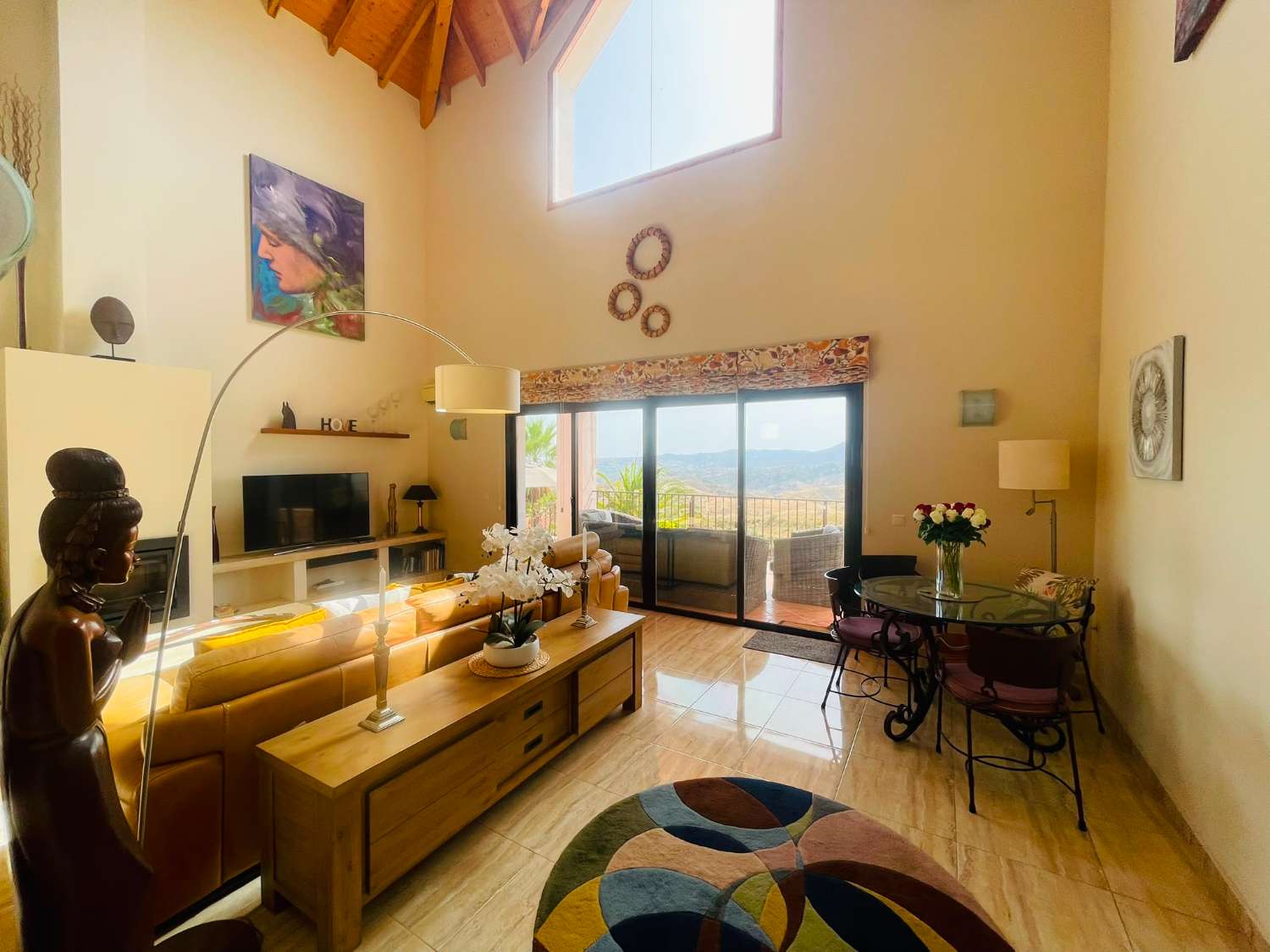 Exklusive Villa mit spektakulärem Panoramablick auf Meer und Berge in Valtocado