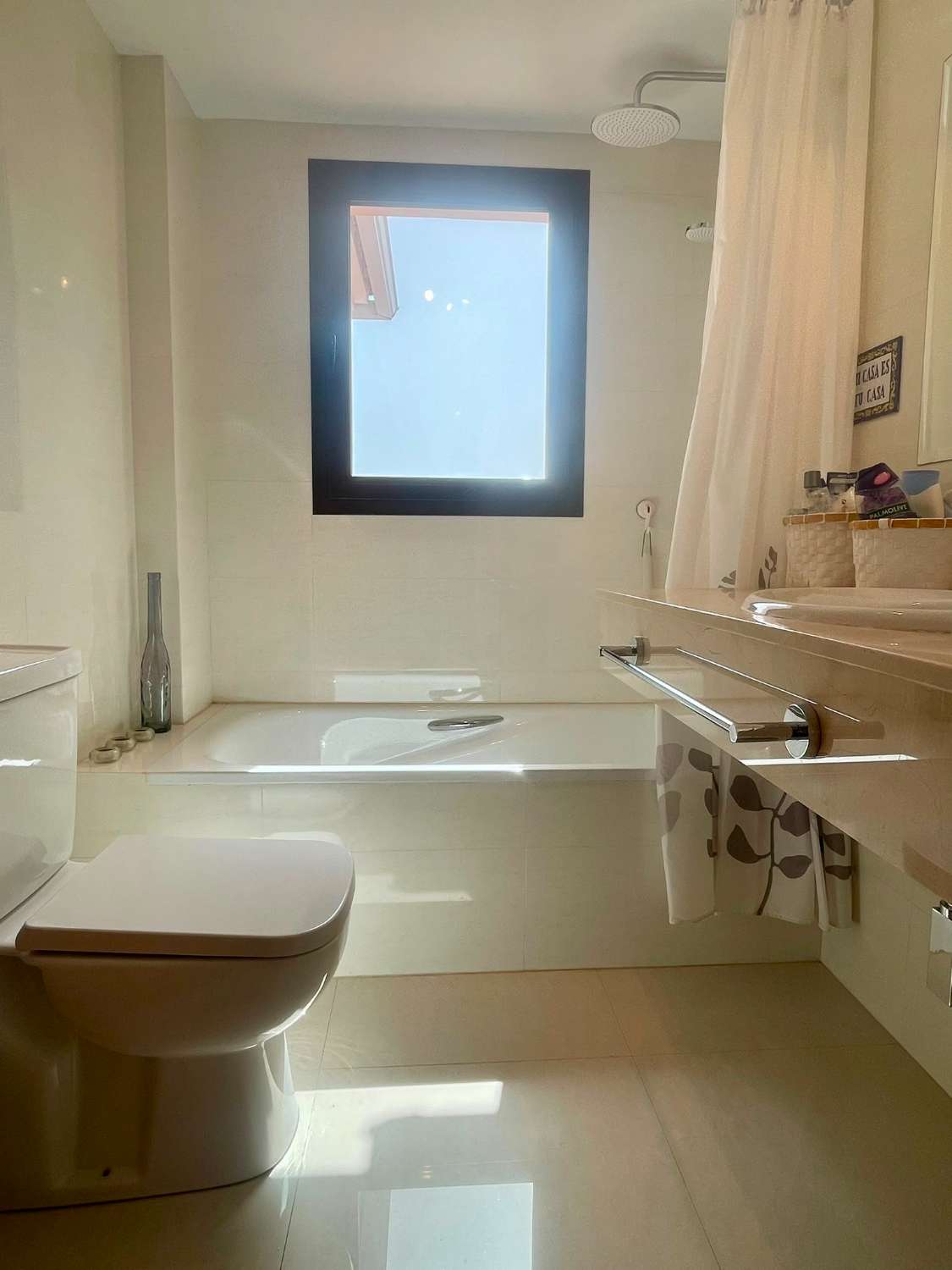 Exklusive Villa mit spektakulärem Panoramablick auf Meer und Berge in Valtocado