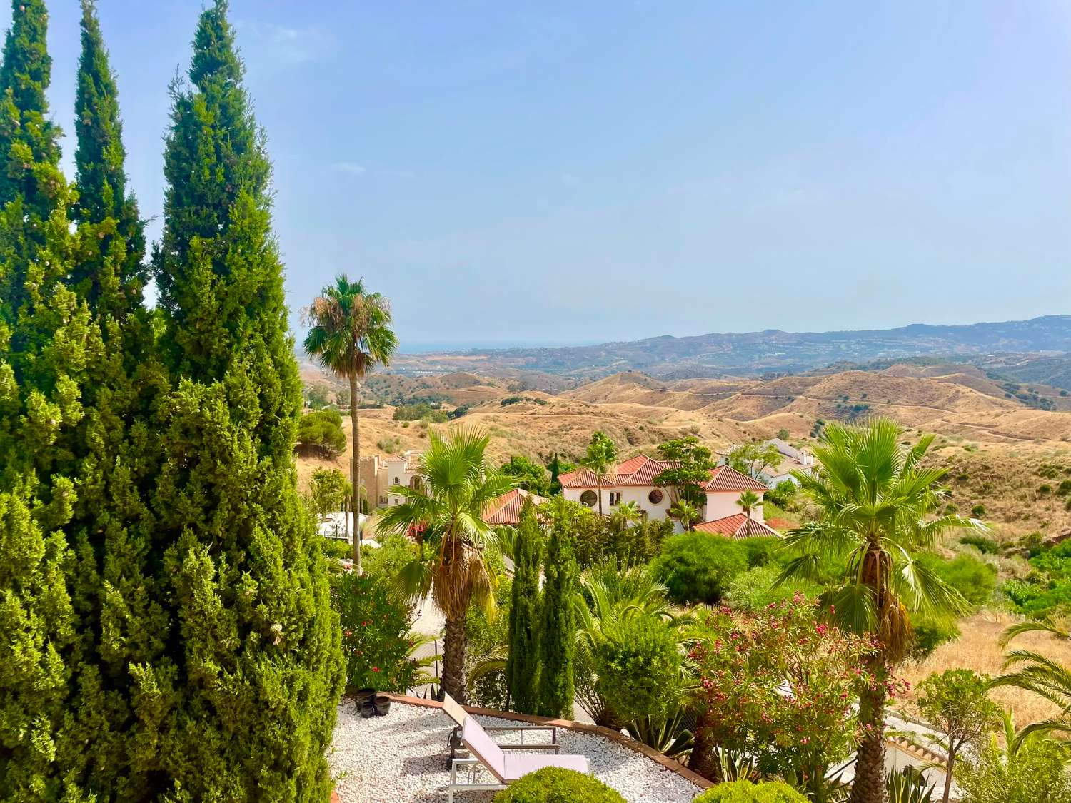 Exklusive Villa mit spektakulärem Panoramablick auf Meer und Berge in Valtocado