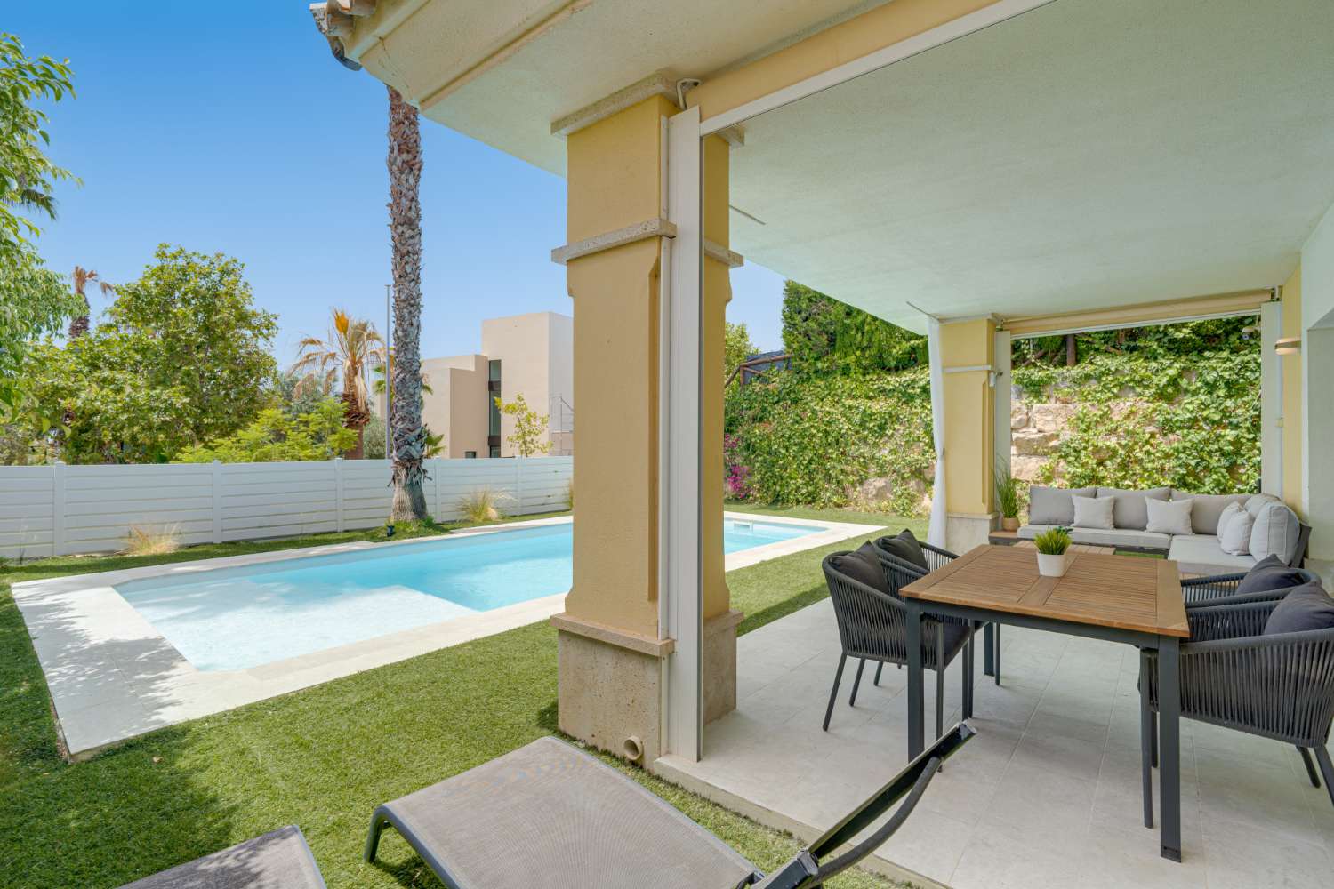 Exklusive Villa mit Panoramablick auf das Meer im Santa Clara Golf Resort, Marbella