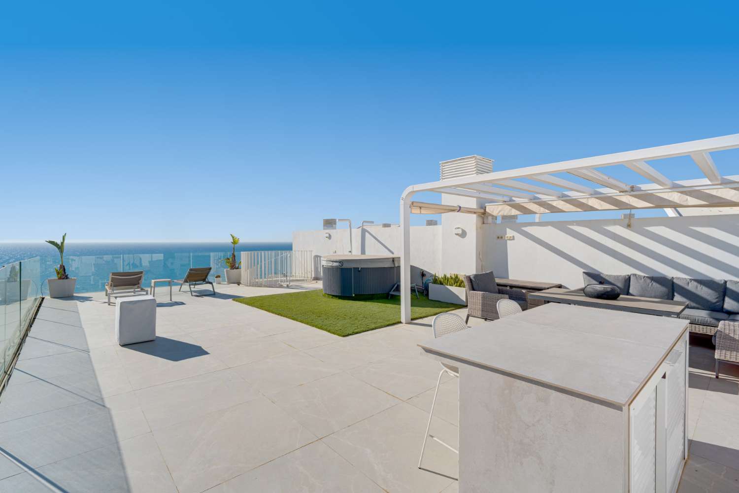 Exklusives Duplex-Penthouse mit Panoramameerblick und privatem Rooftop in El Higuerón, Fuengirola