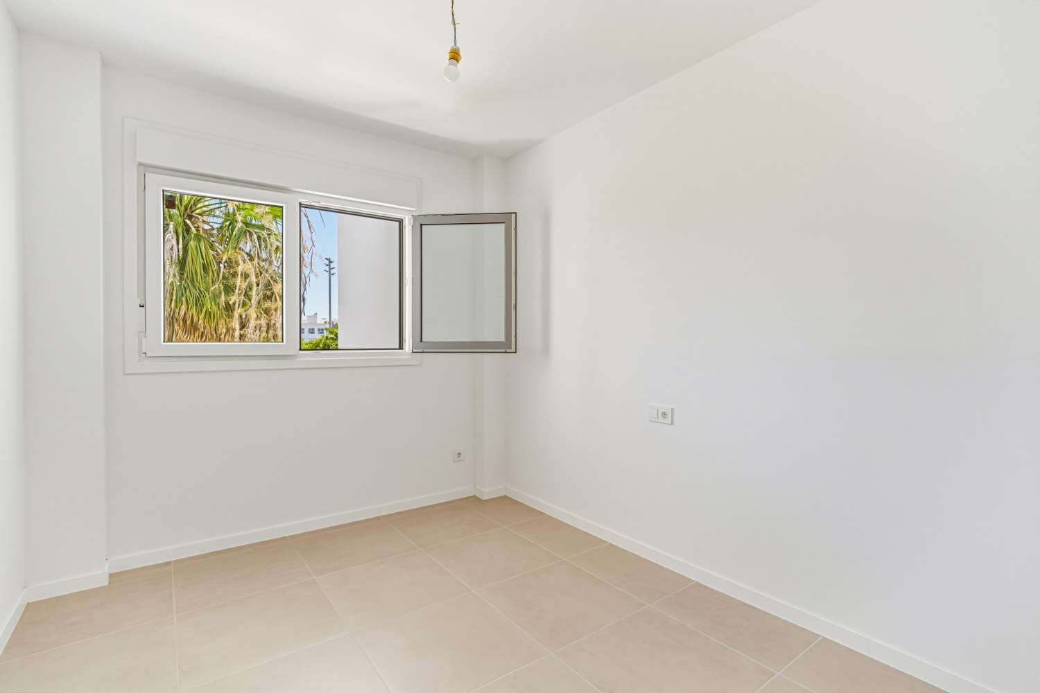 Neubau-Apartment mit 2 Schlafzimmern in Acqua Gardens, Estepona