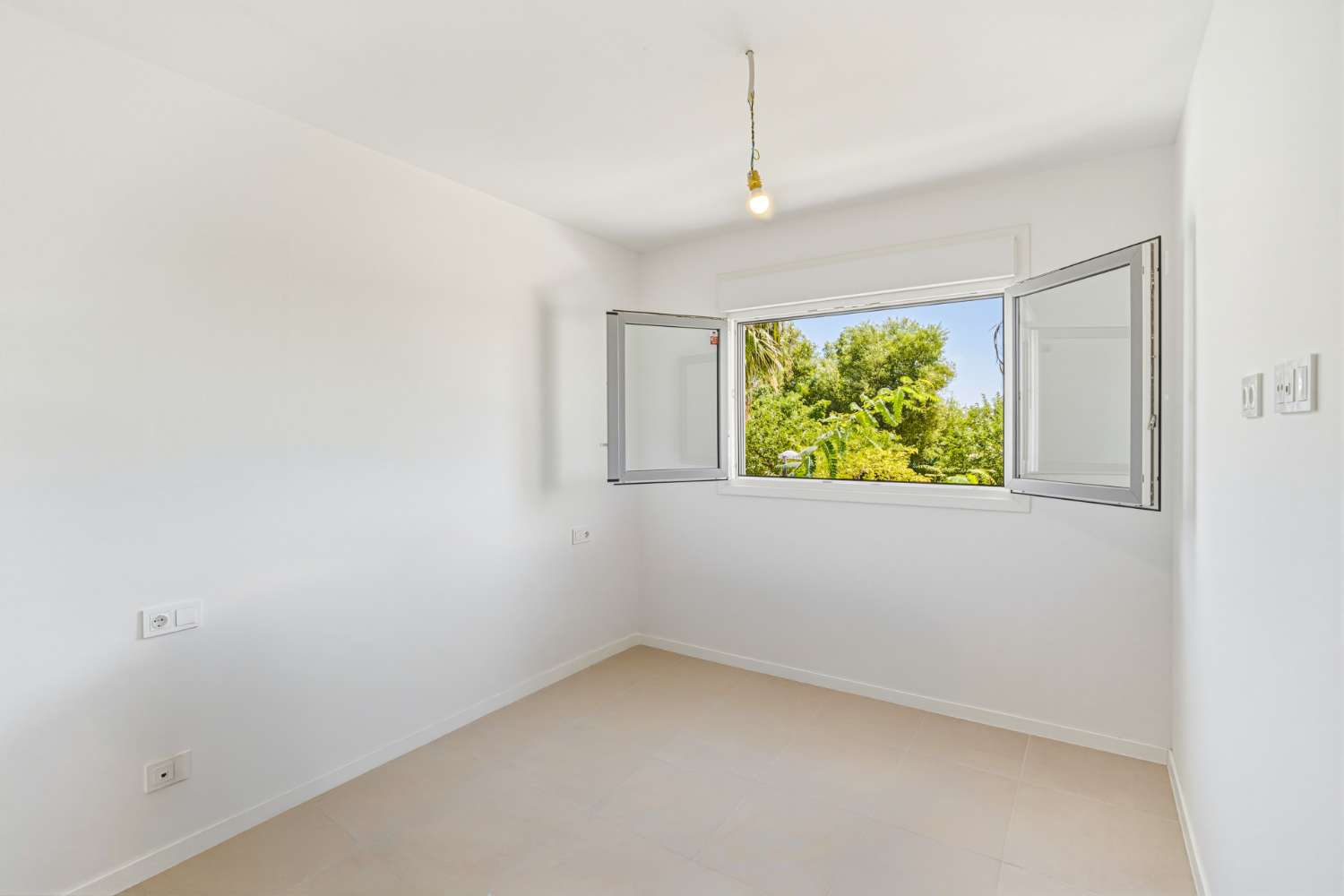 Neubau-Apartment mit 2 Schlafzimmern in Acqua Gardens, Estepona