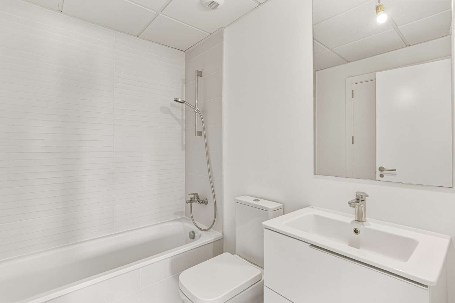 Neubau-Apartment mit 2 Schlafzimmern in Acqua Gardens, Estepona