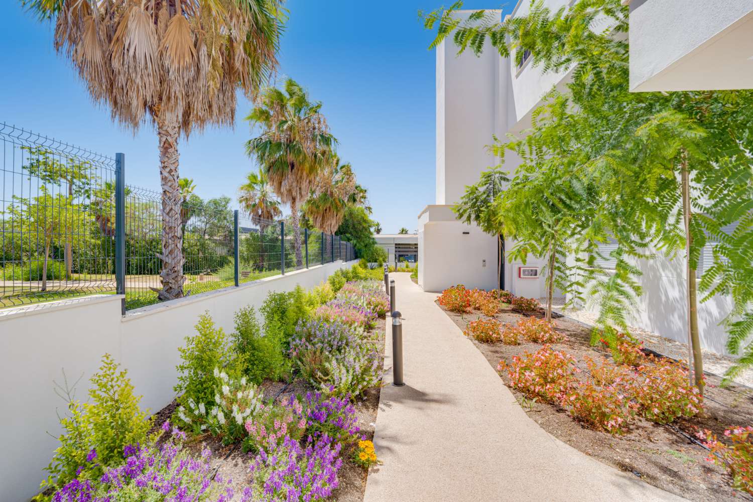 Neubau-Apartment mit 2 Schlafzimmern in Acqua Gardens, Estepona
