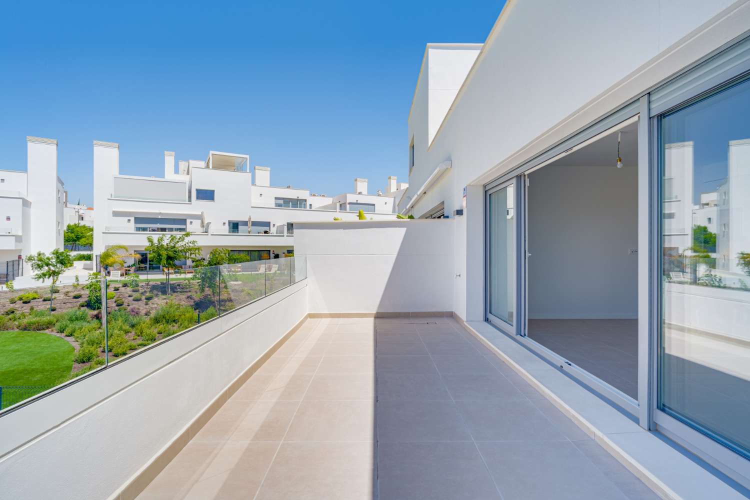Neubau-Apartment mit 2 Schlafzimmern in Acqua Gardens, Estepona
