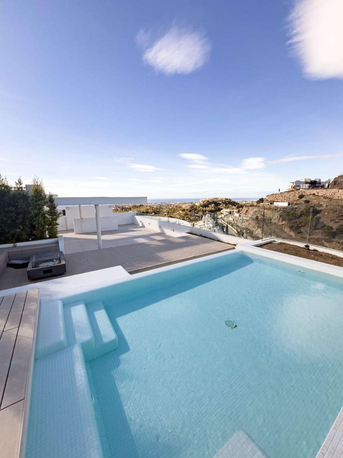 Exklusives Penthouse in Benahavís mit privater Dachterrasse, Pool und Meerblick