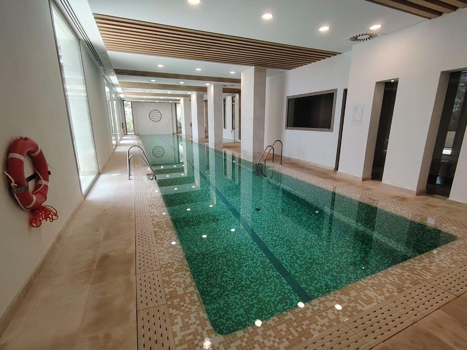 Exklusives Penthouse in Benahavís mit privater Dachterrasse, Pool und Meerblick