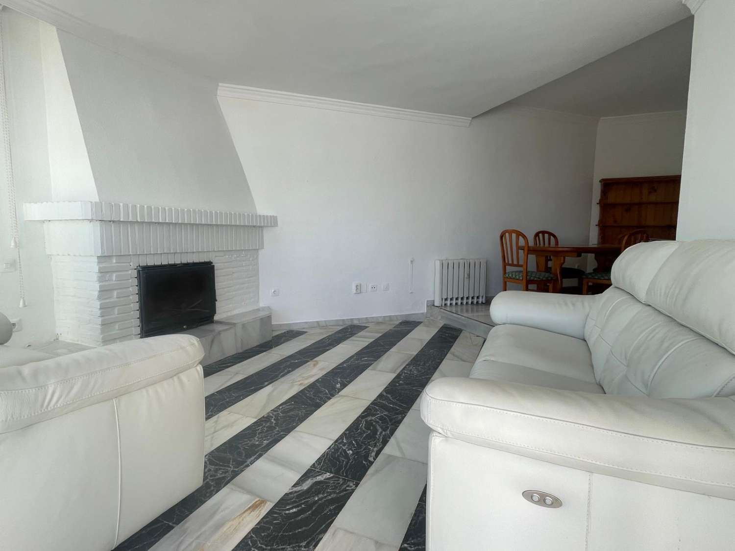 Charmante 2-Schlafzimmer-Wohnung in Sitio de Calahonda