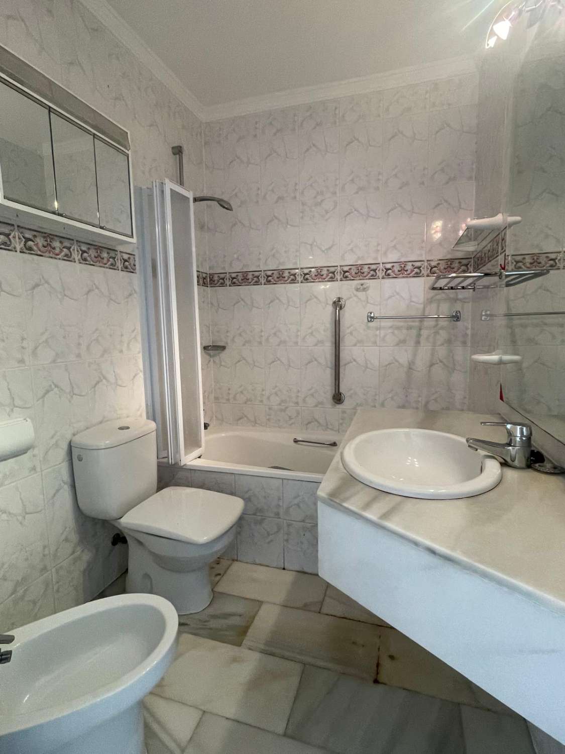 Charmante 2-Schlafzimmer-Wohnung in Sitio de Calahonda