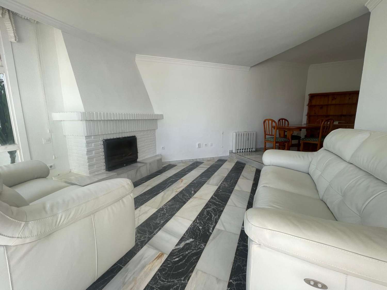 Charmante 2-Schlafzimmer-Wohnung in Sitio de Calahonda