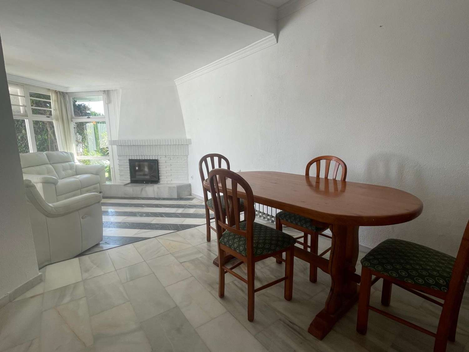 Charmante 2-Schlafzimmer-Wohnung in Sitio de Calahonda