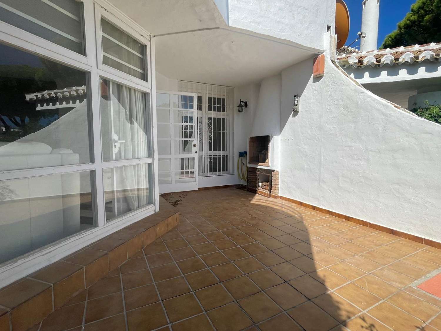 Charmante 2-Schlafzimmer-Wohnung in Sitio de Calahonda