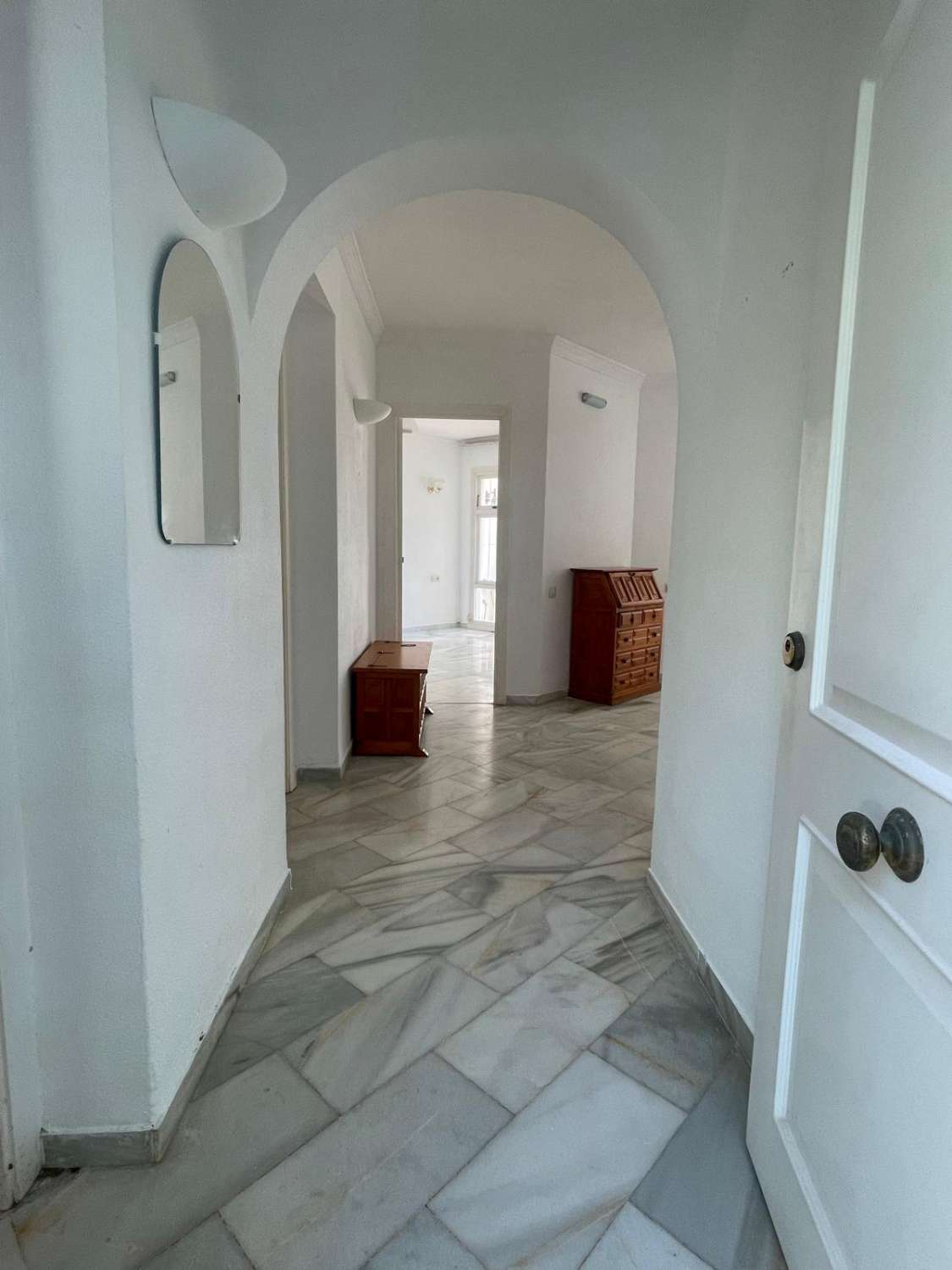 Charmante 2-Schlafzimmer-Wohnung in Sitio de Calahonda