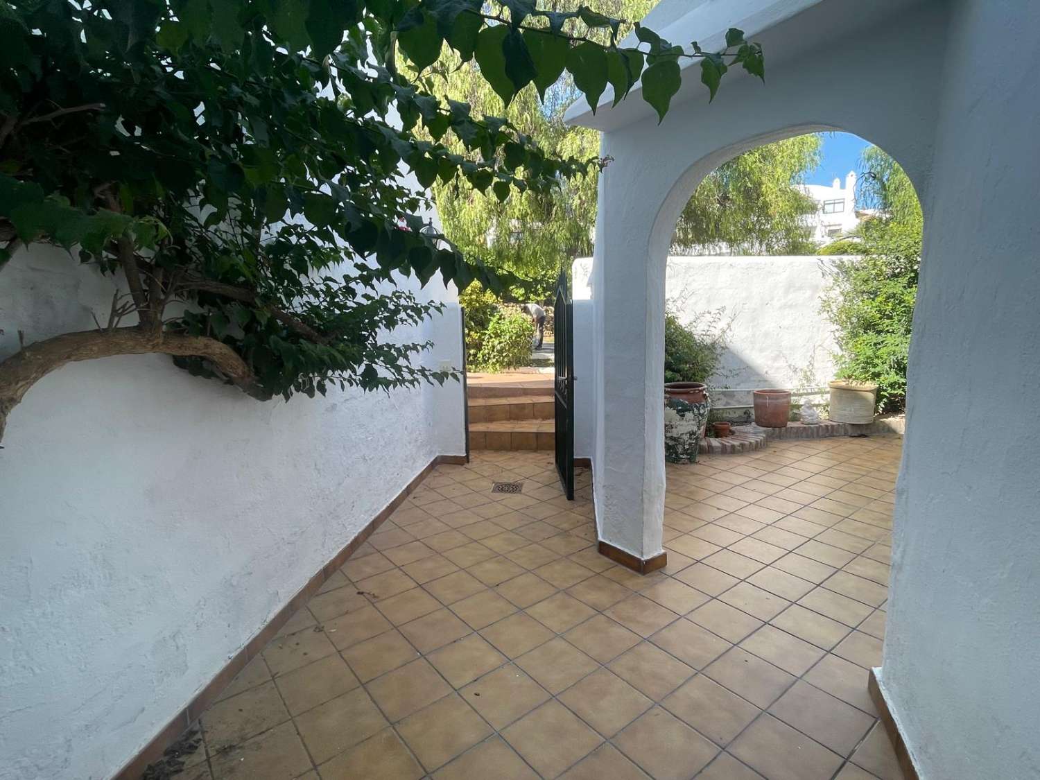 Charmante 2-Schlafzimmer-Wohnung in Sitio de Calahonda