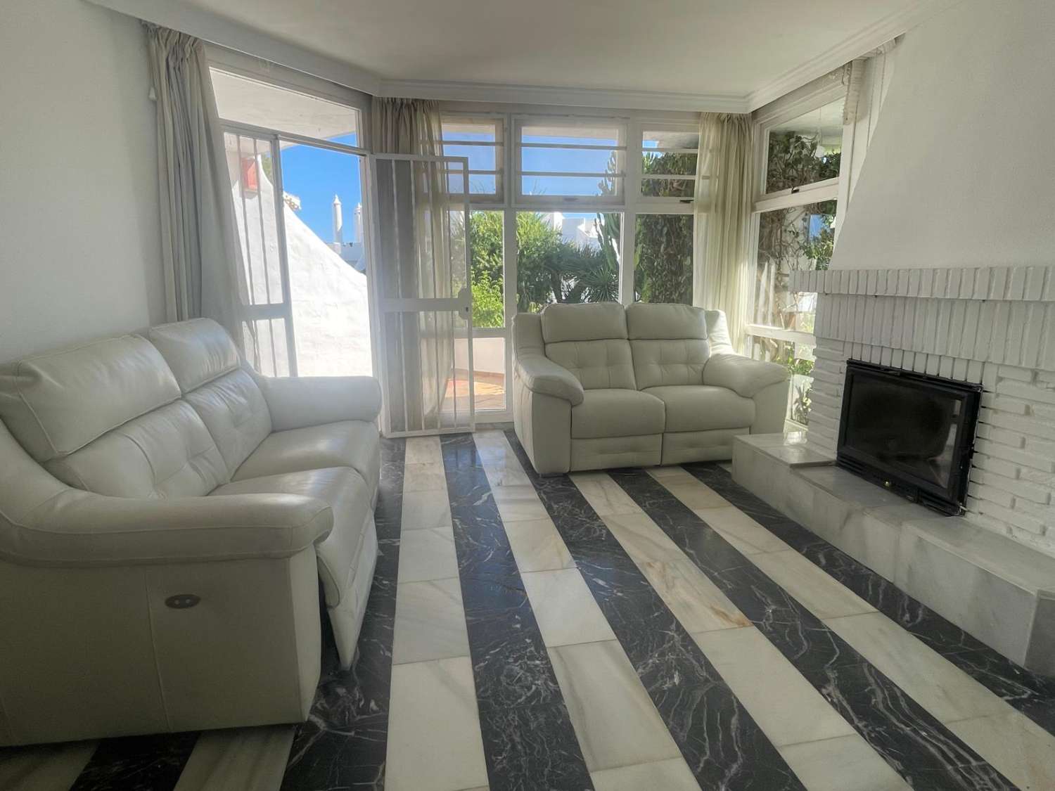 Charmante 2-Schlafzimmer-Wohnung in Sitio de Calahonda