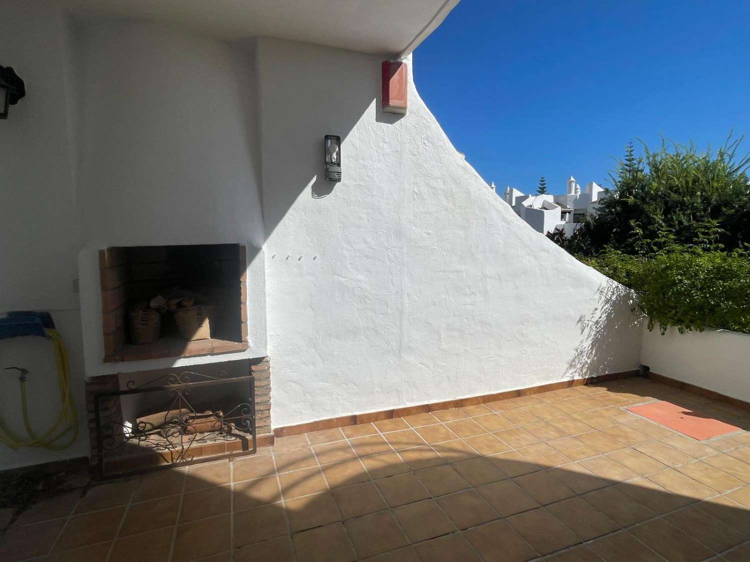 Charmante 2-Schlafzimmer-Wohnung in Sitio de Calahonda