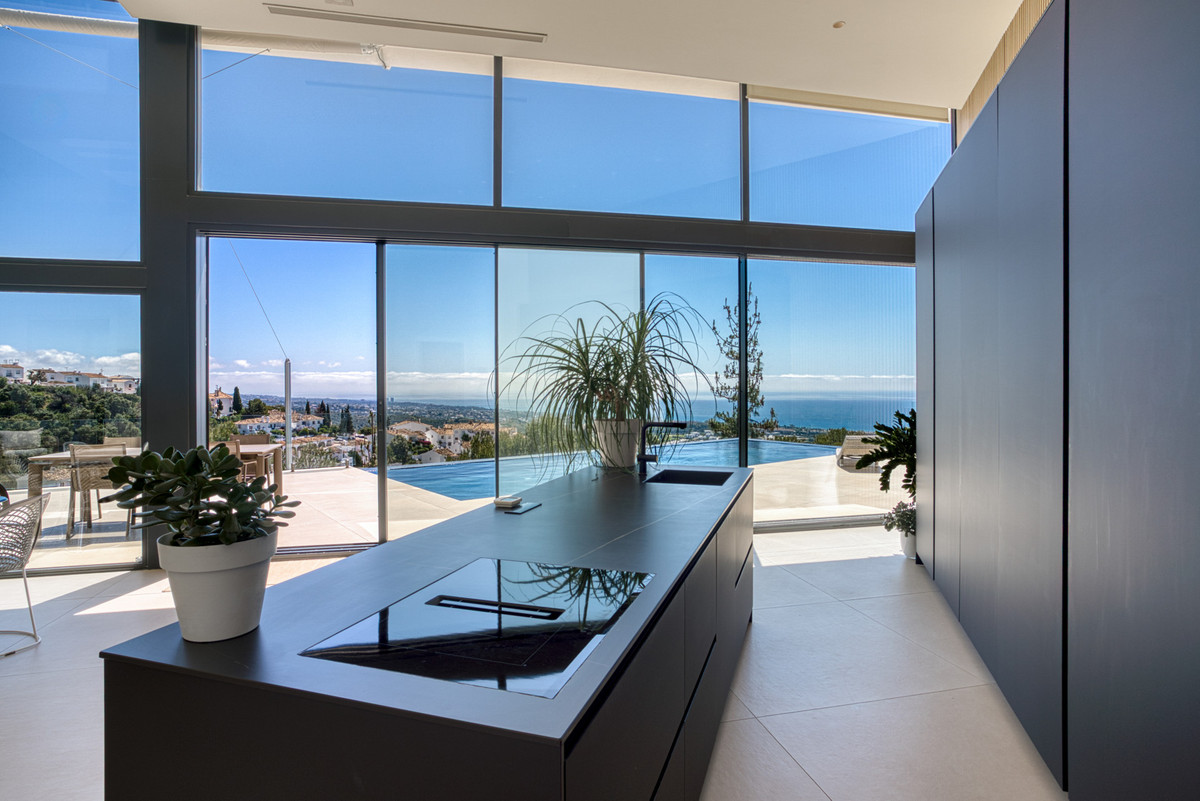 Exklusive Designervilla mit Meerblick in Altos de Los Monteros, Marbella