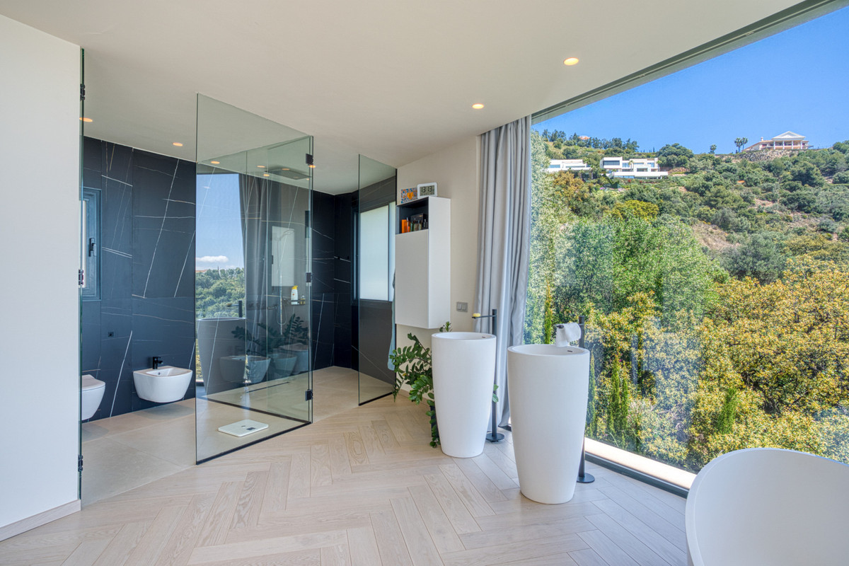 Exklusive Designervilla mit Meerblick in Altos de Los Monteros, Marbella