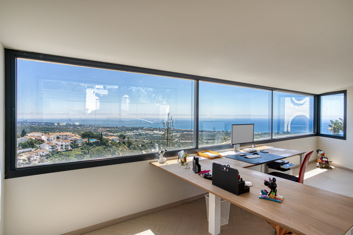 Exklusive Designervilla mit Meerblick in Altos de Los Monteros, Marbella