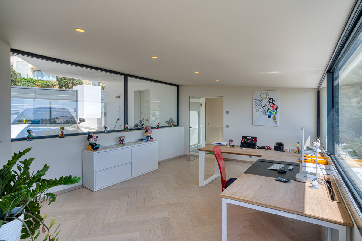 Exklusive Designervilla mit Meerblick in Altos de Los Monteros, Marbella