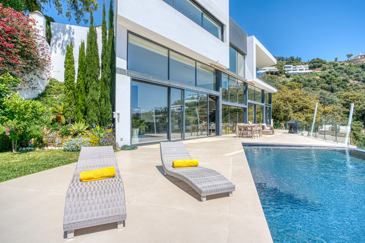 Exklusive Designervilla mit Meerblick in Altos de Los Monteros, Marbella