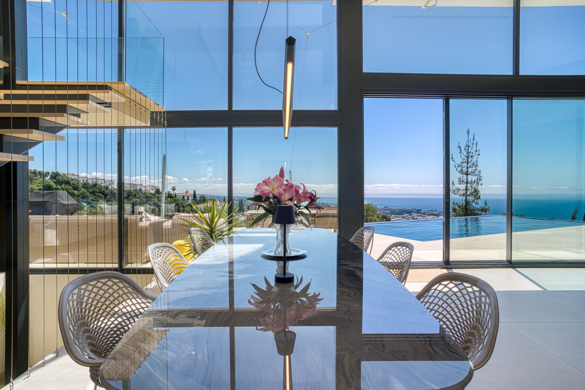 Exklusive Designervilla mit Meerblick in Altos de Los Monteros, Marbella