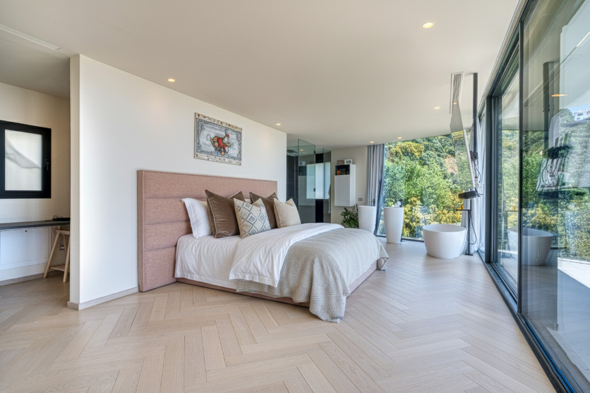 Exklusive Designervilla mit Meerblick in Altos de Los Monteros, Marbella