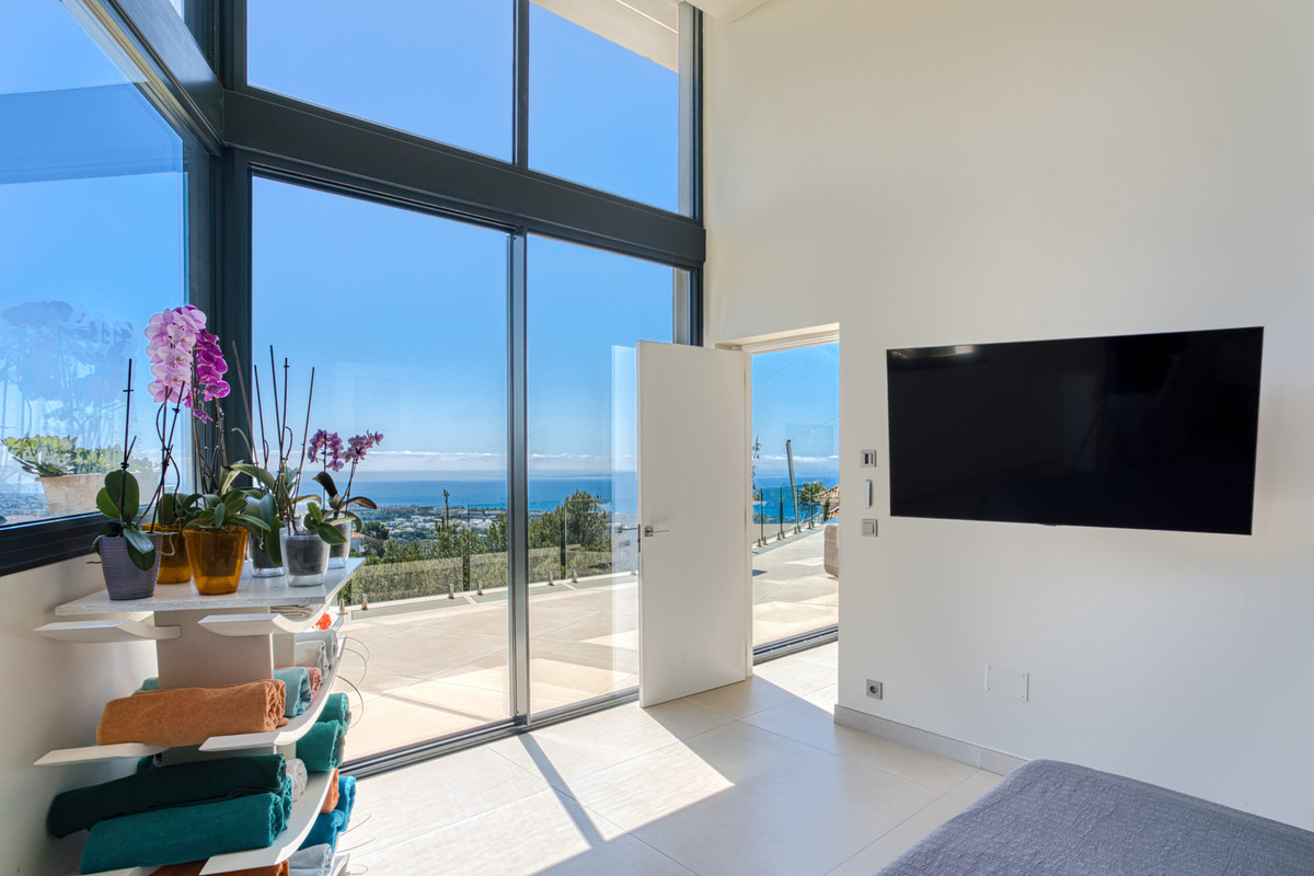 Exklusive Designervilla mit Meerblick in Altos de Los Monteros, Marbella