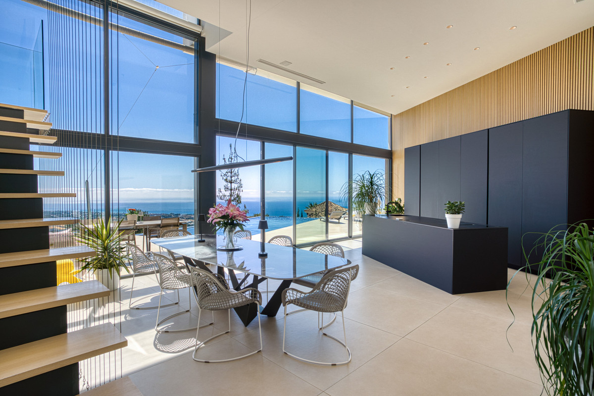 Exklusive Designervilla mit Meerblick in Altos de Los Monteros, Marbella