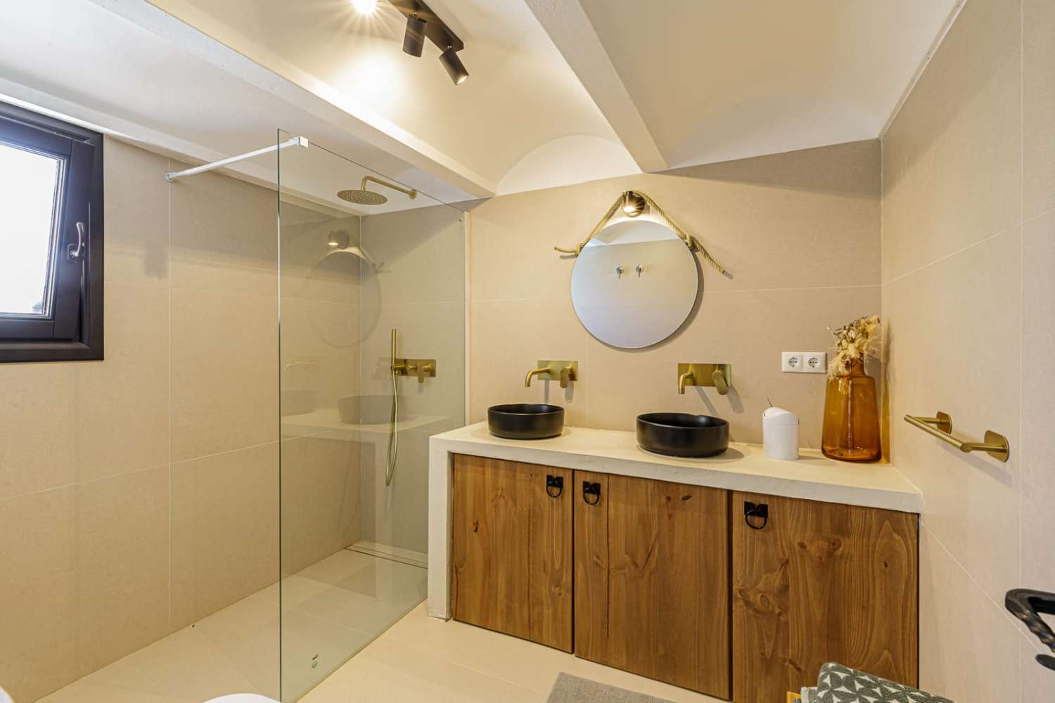 Exklusive Strandvilla mit direktem Meerzugang in Bahía Dorada, Estepona
