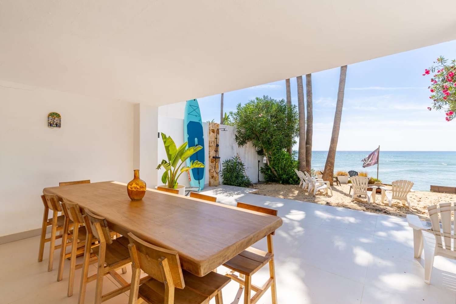 Exklusive Strandvilla mit direktem Meerzugang in Bahía Dorada, Estepona