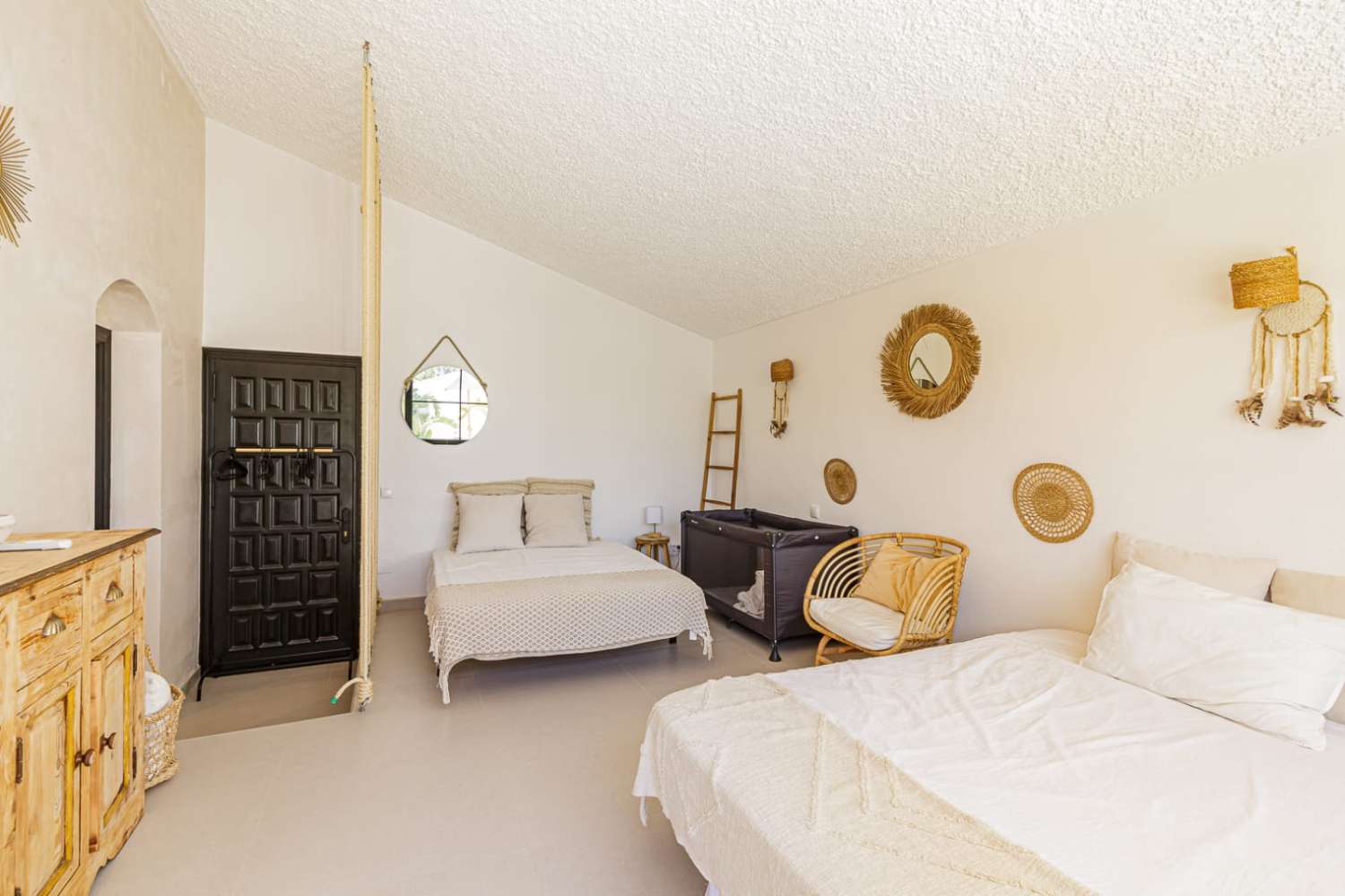 Exklusive Strandvilla mit direktem Meerzugang in Bahía Dorada, Estepona