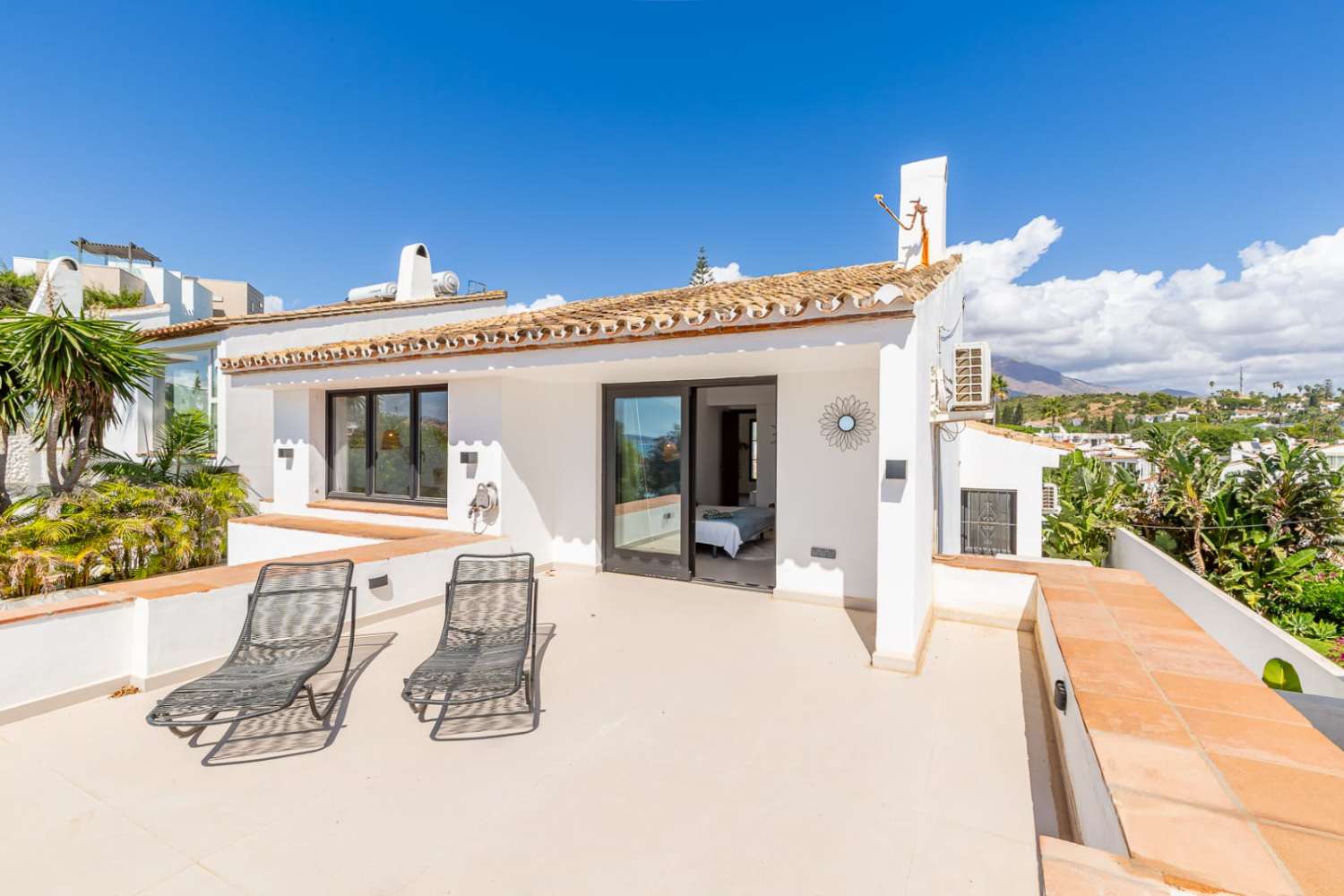 Exklusive Strandvilla mit direktem Meerzugang in Bahía Dorada, Estepona
