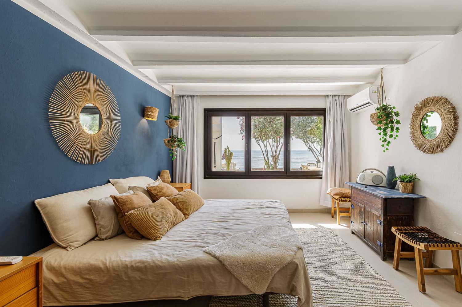 Exklusive Strandvilla mit direktem Meerzugang in Bahía Dorada, Estepona