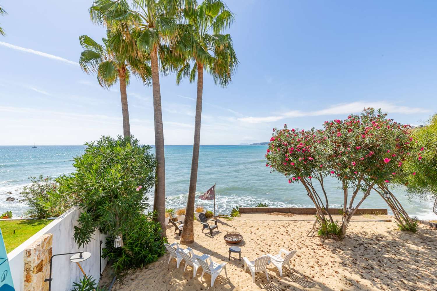 Exklusive Strandvilla mit direktem Meerzugang in Bahía Dorada, Estepona