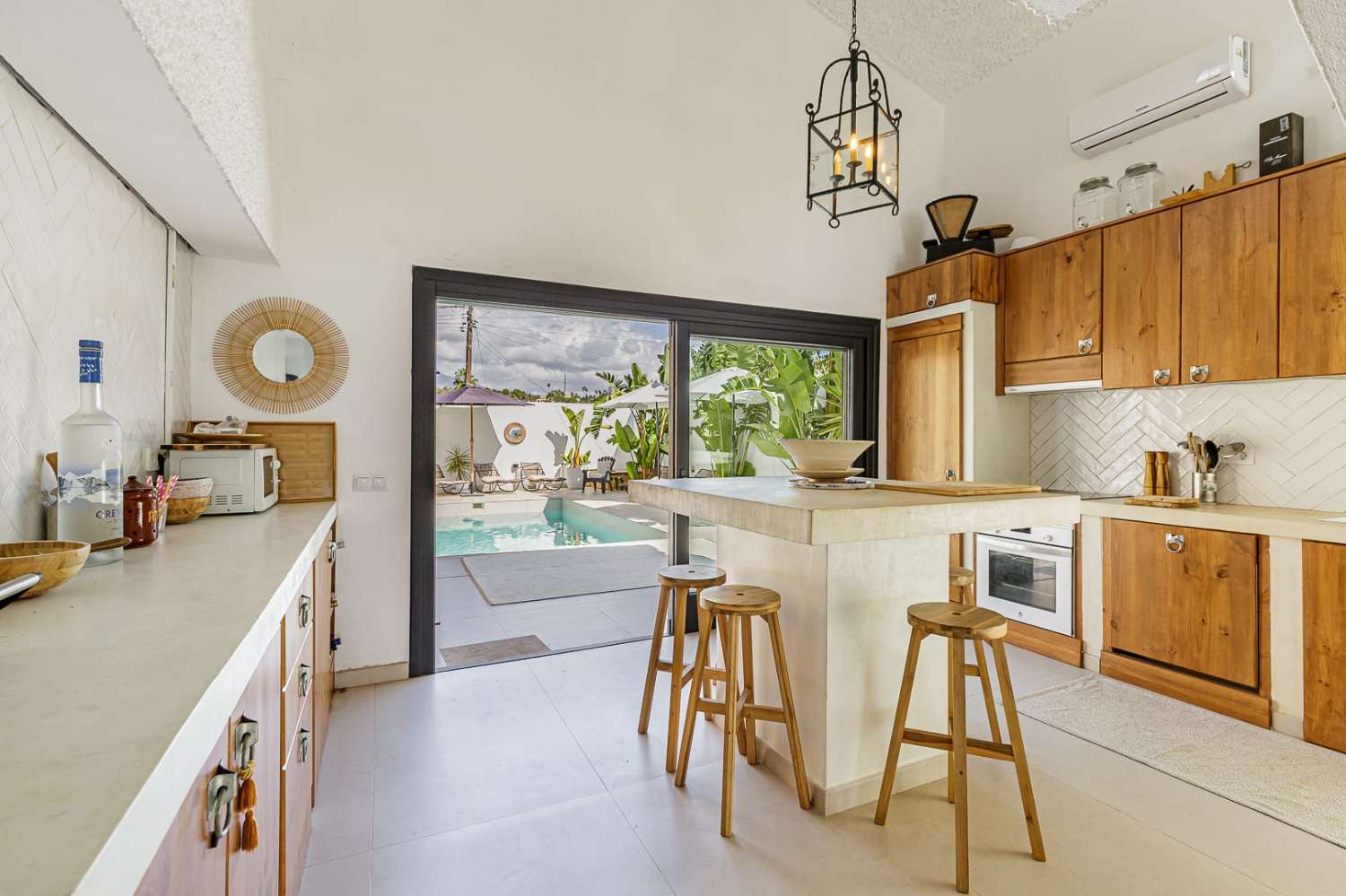 Exklusive Strandvilla mit direktem Meerzugang in Bahía Dorada, Estepona
