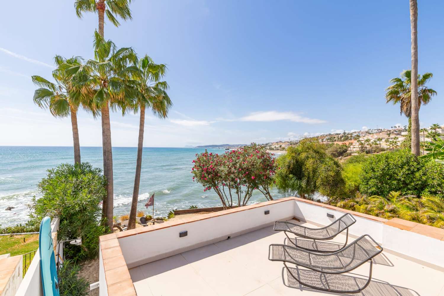 Exklusive Strandvilla mit direktem Meerzugang in Bahía Dorada, Estepona