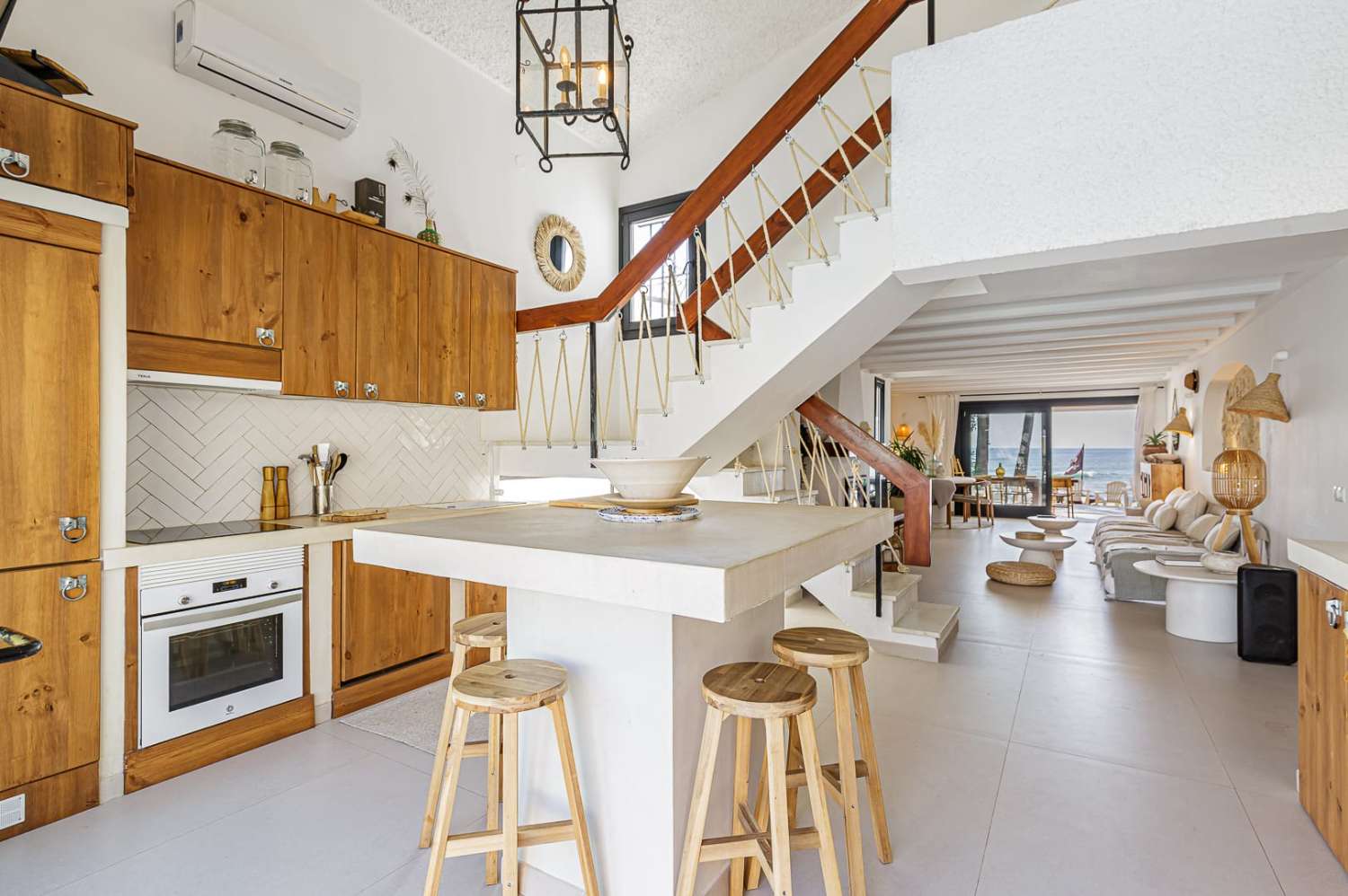 Exklusive Strandvilla mit direktem Meerzugang in Bahía Dorada, Estepona
