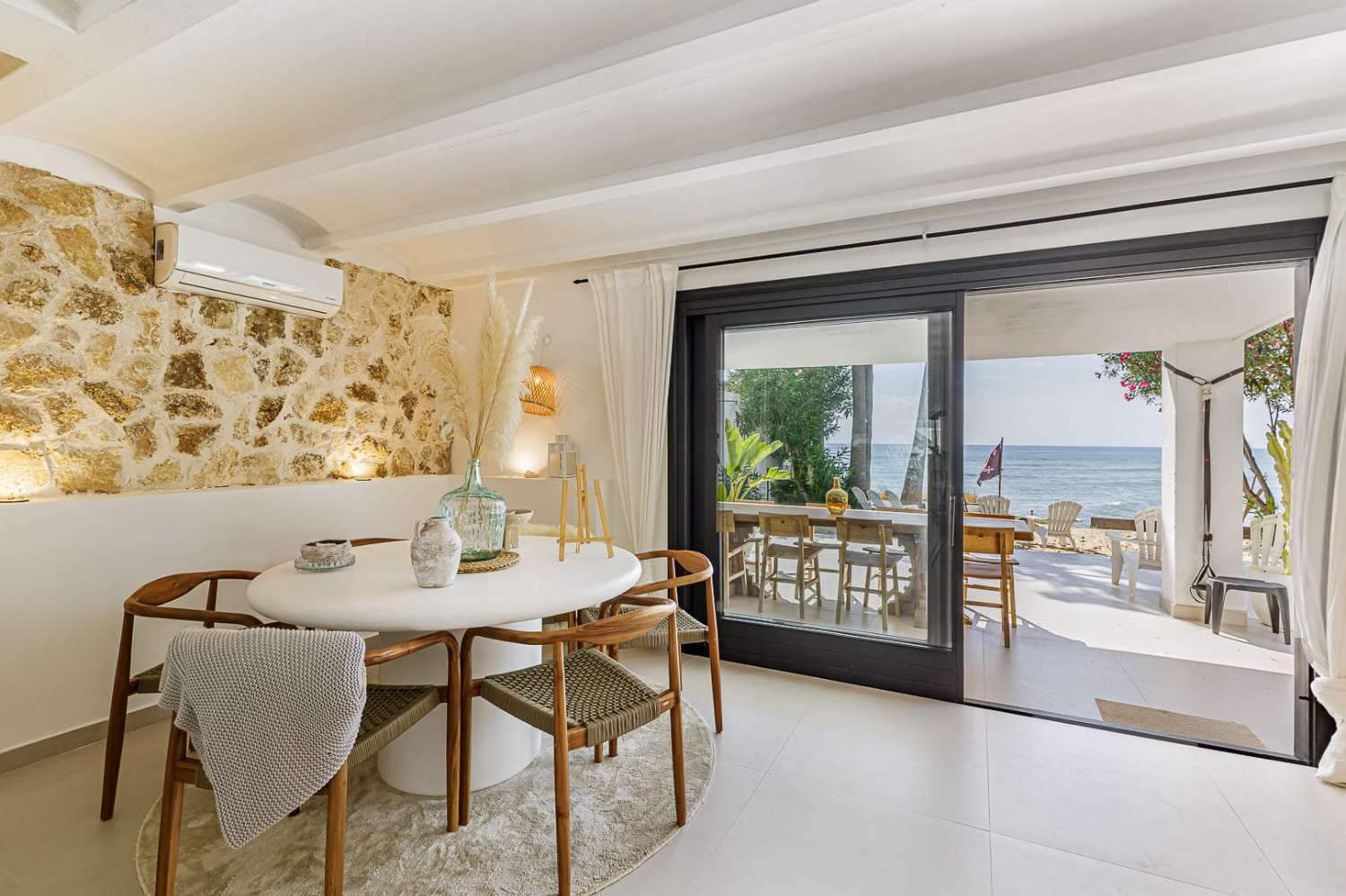 Exklusive Strandvilla mit direktem Meerzugang in Bahía Dorada, Estepona