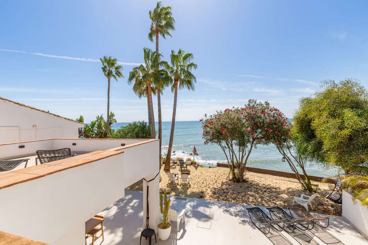 Exklusive Strandvilla mit direktem Meerzugang in Bahía Dorada, Estepona